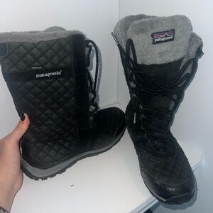 Black and gray Patagonia women’s 7.5 winter boots
